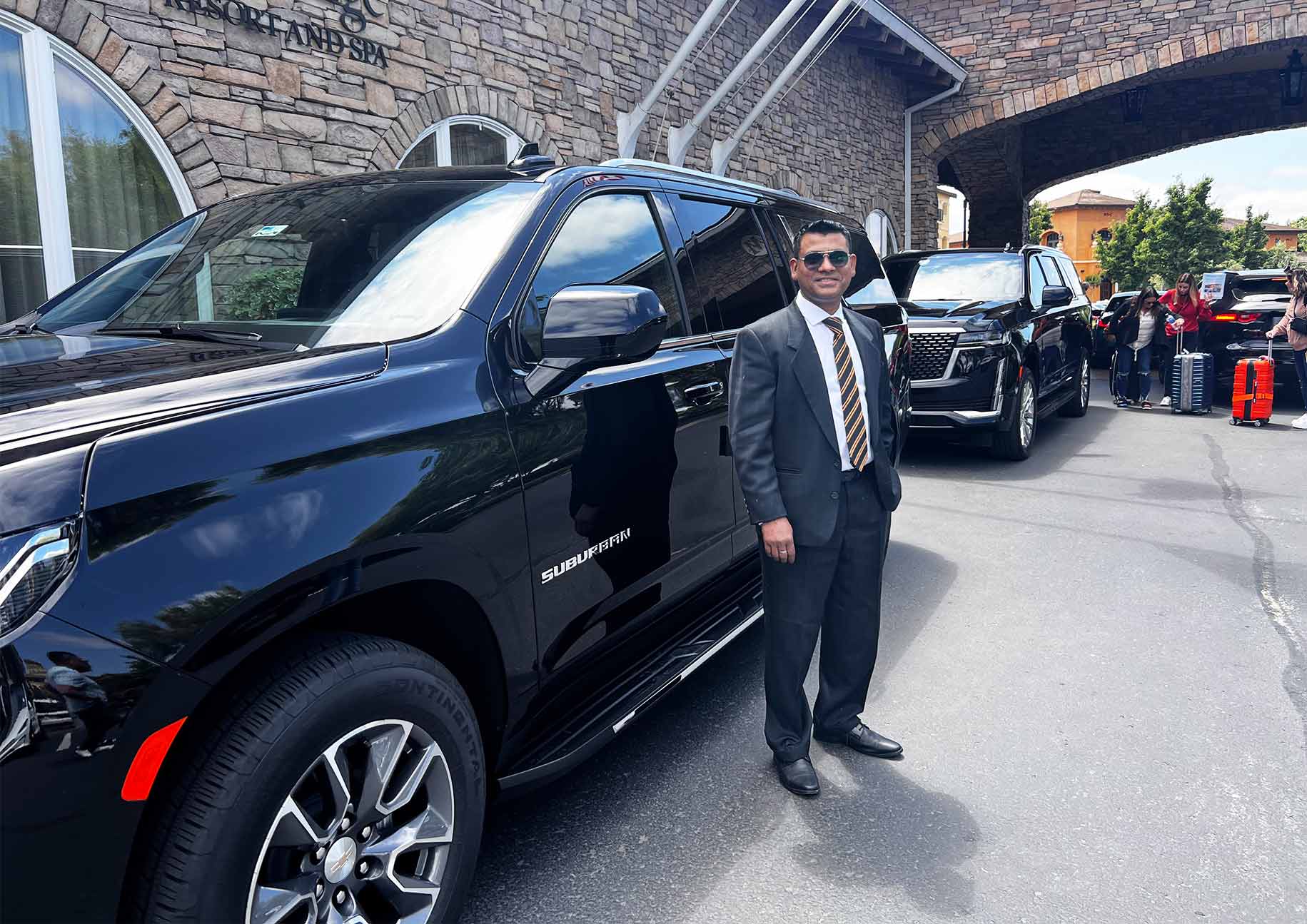 Private chauffeur and SUV for Downtown LA to LAX return transportation