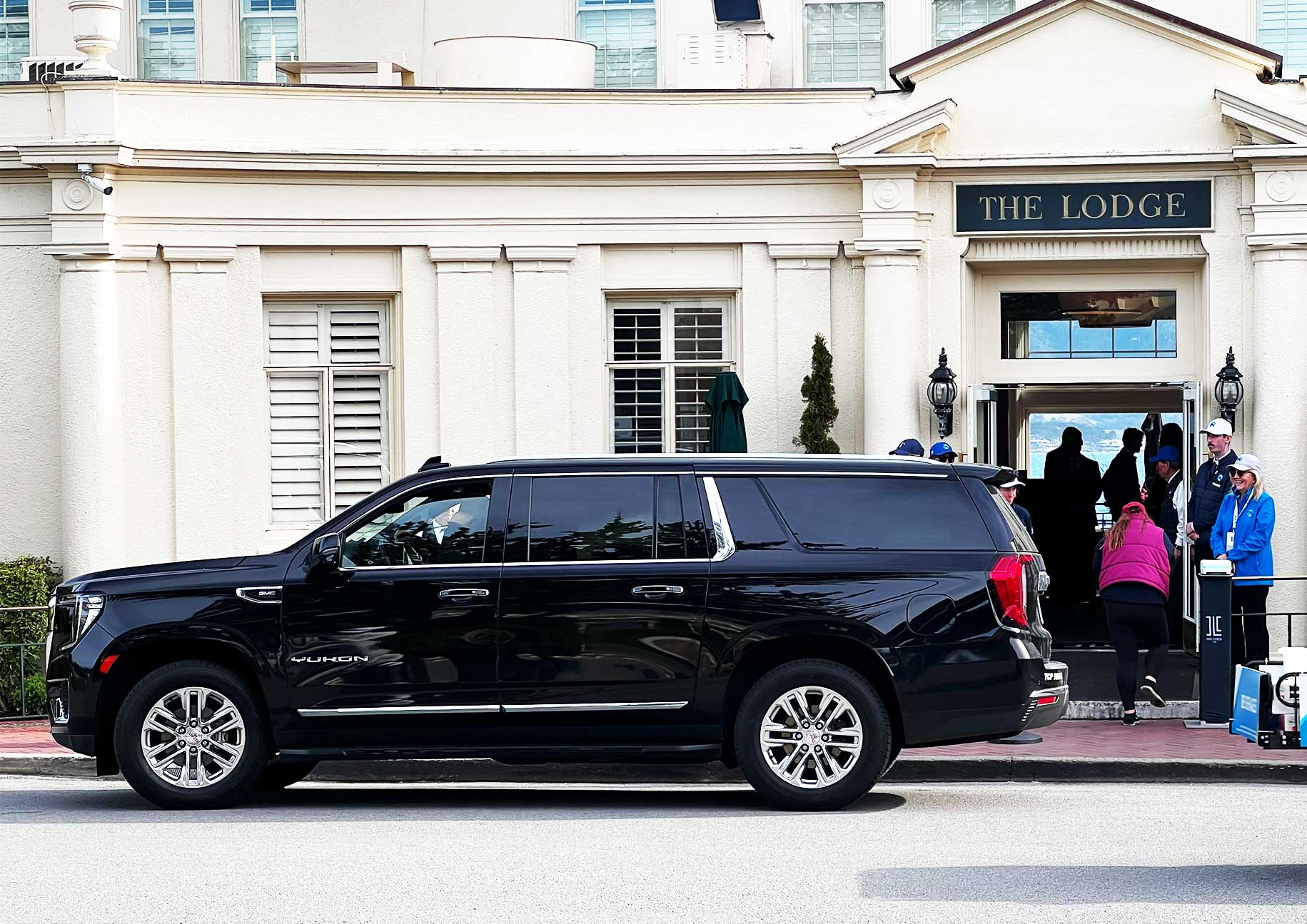 Executive black SUV for JFK Airport to Newark black car service